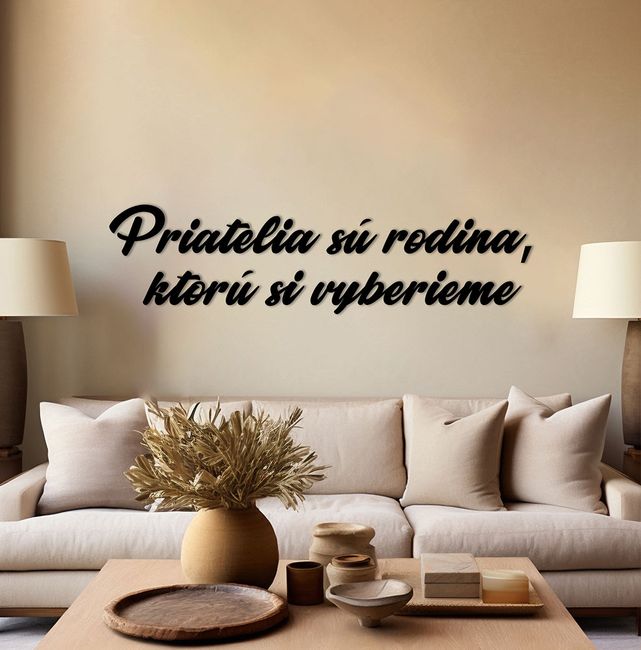 Drevený nápis - Priatelia sú rodina, ktorú si vyberieme - Čierna